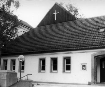 Klasse): Am Dienstag, 19. April, können von 9 12 und 14 17 Uhr die neuen Konfirmanden im Pfarramt Wartbergkirche (Schüblerstr.6, Tel. 177820) angemeldet werden.