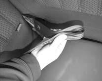 Steht die Babywanne unsicher der schräg auf den Fahrzeugsitzen, können Sie dies mit einer unterlegten Decke oder Handtuch verbessern.