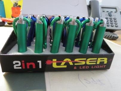 74 Laserpointer, 2 in 1 Laser und LED Key Chain mit Laser