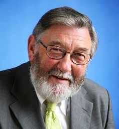 John Corish ist Schatzmeister der IUPAC (International Union of Pure and Applied Chemistry). Er ist emeritierter Professor für Chemie am Trinity College Dublin.