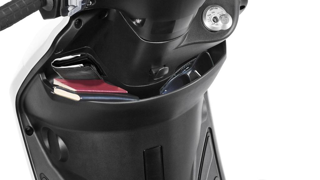 Die schwarz lackierten Aluräder im Dreispeichen-Design geben dem preiswerten Roller einen wertigen Touch.