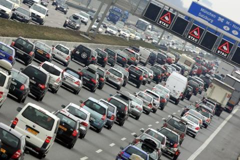Zeitabhängiges Szenario Szenario: Historische Daten für Verkehrssituation verfügbar Verkehrssituation vorhersagbar