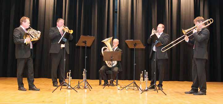 Die fünf Instrumentalsolisten an den Trompeten, am Horn, an der Posaune und an der Tuba rissen das Publikum am Neujahrsapéro zu Begeisterungsstürmen hin.