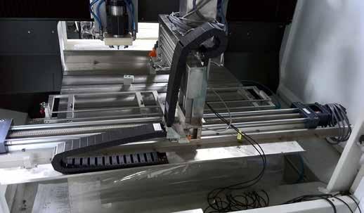 CNC Technik CNC technology Führungsschienen von igus kommen in einer CNC-Anwendung für eine Graviermaschine zum Einsatz.