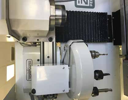 CNC Technik CNC technology drylin W wird als Linearantrieb in einem automatischen Werkzeugwechsler für CNC- Fräsmaschinen eingesetzt: Kühlmittel, Späne und Öl verunreinigen die Auflagefläche.