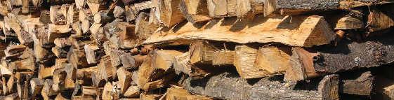 Scheitholzpreise Der durchschnittliche Brennholzpreis kann nur eine Orientierung bieten, da die Preise je nach Region und Anbieter stark schwanken.