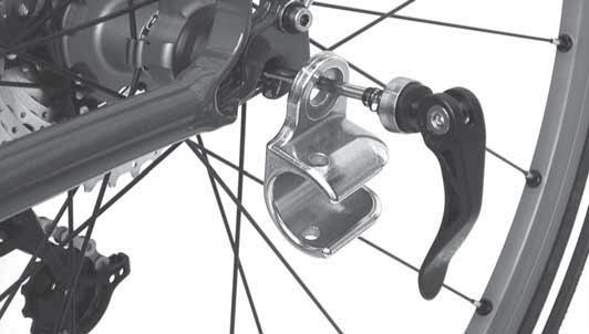 Fahrrad mit Schnellspannachse Entfernen Sie den vorhandenen Schnellspanner. Lösen Sie die Mutter des Chariot-Schnellspanners und führen Sie die Achse durch die Kupplung und durch die Radachse.