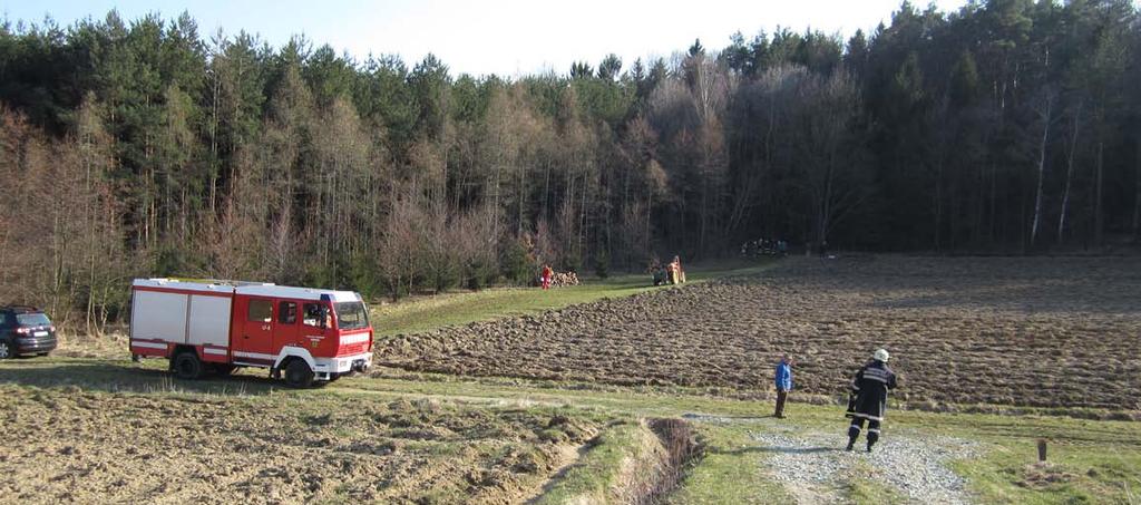4 EINSÄTZE Mann von Baum erschlagen Person in Notlage Person unter Baum eingeklemmt; im Wald Rohrbach/Bergen Richtung Neuberg/Bergen.