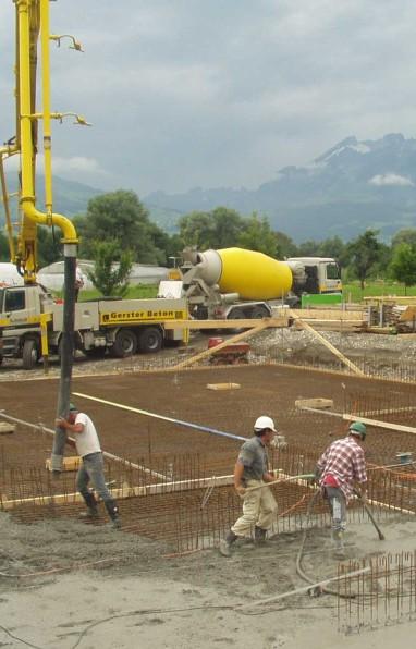 Grundlagen des Tragwerksentwurfs im Stahlbetonbau Tragwerksentwurf analog zum Vorgehen bei Stahlund Holzbauten Betonbesonderheiten: Kriechen