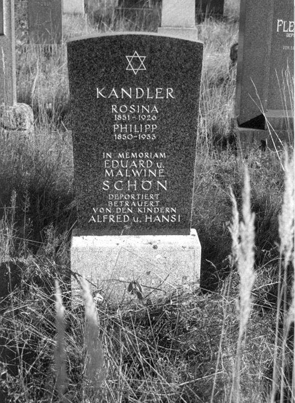 501 Waidhofen an der Thaya Moritz Schadek-Gasse/Mozartstraße (Jüdischer Friedhof) Grabstein für Rosina und Philipp Kandler mit Gedenkinschrift [...] In Memoriam Eduard u.