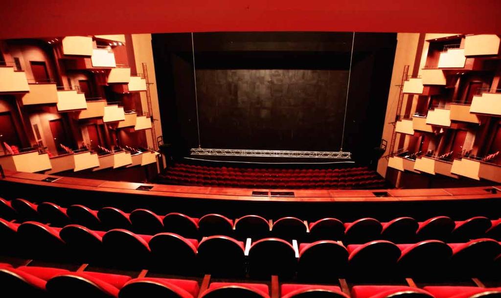 Wo die Stars zu Hause sind Wenn sich im Auditorium der Vorhang hebt, spielt das Rhein-Main- Theater seine gesamte Stärke aus.