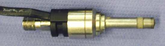 Der durch einen Nd-YAG-Laser über ein Linsensystem erzeugte Laserlichtschnitt wurde über einen optischen Zugang in die Druckkammer eingeleitet und schneidet dabei zwei Einzelstrahlen.