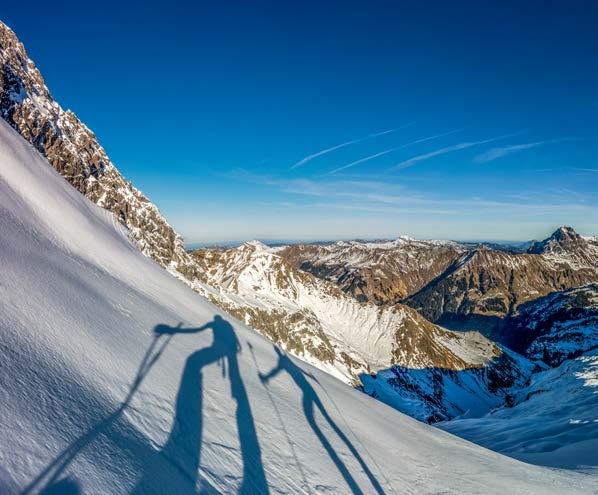 38 Alpenverein Akademie Führen & Leiten 2016/17 Update Schneeschuhwandern Risikobewusst und gut ausgebildet durch die Winterlandschaft Als versierte SchneeschuhgängerInnen können Sie sich bei diesem