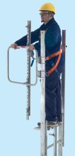 Steigschutzsysteme Steigschutzsysteme Bei einer Steighöhe > 5m kann man bei Steigleitern anstelle des Rückenschutzes eine Steigschutzschiene anbauen (nach Norm EN 353-1/2002).