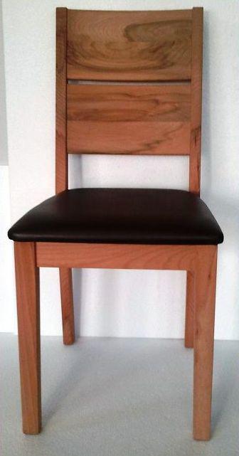 (Abb. Zeigt Kernbuche) Stuhl Sylt-E Kerneiche massiv geölt mit gerundeter Rückenlehne und braunem Sitzpolster im