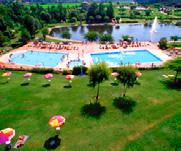 >> In der Nähe von Desenzano del Garda liegt der Park Le Ninfee, der in eine große, grüne Oase eingebettet ist und Schwimmbecken, aufblasbare Spielgeräte und Kleinkinderspielfläche bietet, sowie ein