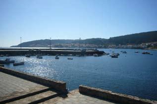 Geschafft! Der Hafen von Cée Fahrer erklärte mir, dass heute El Dia del Pilar (Feiertag) gefeiert werde, und der Preis deshalb fast doppelt so hoch sei wie sonst.