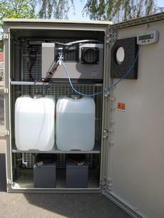 Fernüberwachung EFOY-OUTDOOR-CABINET beinhaltet: Wetterfester Schrank aus Kunststoff.