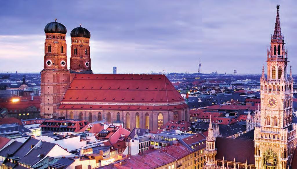 Von der Aussichtsplattform des Alten Peter entfaltet sich Münchens herrliches Panorama mit Neuem Rathaus und Frauenkirche.