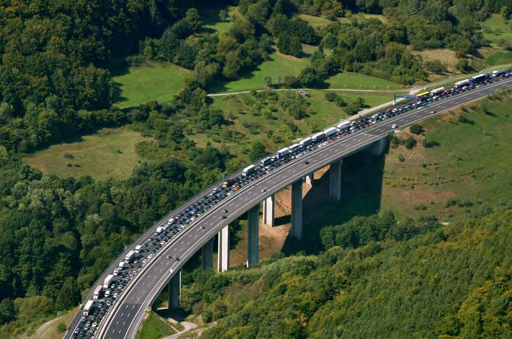 Derzeitige Situation Autobahn aus den 60er Jahren zu geringe Querneigung Fahrbahn und Brücken sanierungsbedürftig Hohe Verkehrsdichte (Spitzentage > 100.