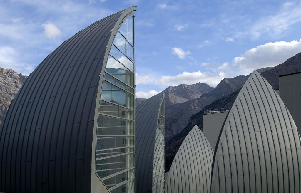 Tschuggen Bergoase Das spektakulärste SPA der Schweiz! Von außen architektonisches Statement, innen ein Reich für die Sinne.