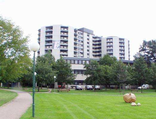 Klinikum Bremen-Ost ggmbh seit 1904, zunächst als städt. Nervenklinik mit 300 Betten seit 2004 als ggmbh im Bremer Klinikverbund Gesundheit Nord ggmbh heute 1100 Betten (davon ca.