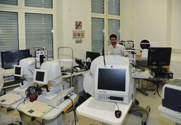 An diagnostischen Geräten stehen drei Spectral-Domain-OCTs, Fluoreszenzund Indocyaningrün-Angiographie, Fundus-Autofluoreszenz, Ultraschall und eine Funduskamera zur Verfügung.