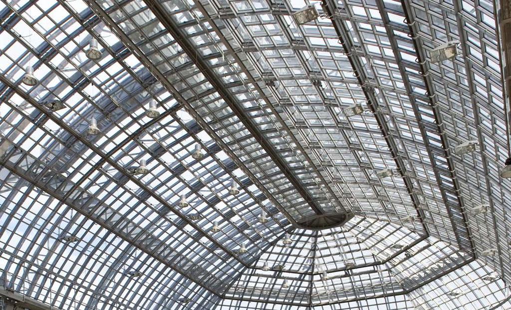 Sanierung Großes Tropenhaus Botanischer Garten Berlin Die neue Hülle aus UV-lichtdurchlässigem High-Tech- Isolierglas von Glas Trösch bietet optimale Wachstumsbedingungen für exotische Pflanzen Nach