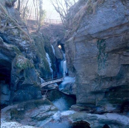Die natürliche Erosion besteht aus einer tiefen Schlucht vom Bach Caglieron gegraben auf kalkigen Konglomerat, Sandstein und Mergel des Miozän Serravallino.