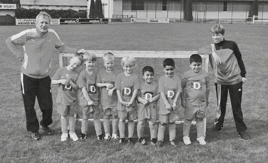 U07 G1 Spieler Folgende Spieler hatten Einsätze bei Feld- und Hallenturnieren: Elias Agirman, Risgar Agirman, Eli-Onne Beckmann, Finn Niklas Bögge, Timon Kersten, Jakob Klein, Niklas Kracke, Dilvan