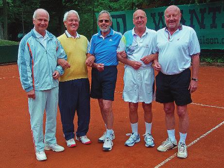 Von den 5 Spielern im Bild waren 4 teilweise mehrfacher Pfalzmeister ihrer jeweiligen Alterklasse, v. l. Jürgen Frisch, Manfred Schmidt, Bruno Ackerknecht und Rolf Fillibeck.