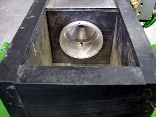 Behälter zur Feuchtemessung mit Arnold Sensor und mit Volumenbestimmung Der Behälter hat zwei Schieber zum Verschließen und einen Stempel, in den der Sensor befestigt