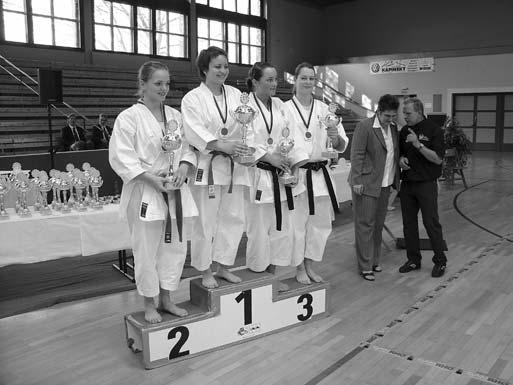 Wettkampf KARATE Kumite-Einzel, 3. Plat: Joana Tsesmeles Kumite-Team, 1. Platz: Wattenscheid, 3.