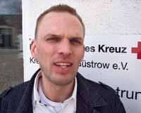 Personalien 32 Neue JRK-Landesleitung gewählt Güstrower geht in die Schweiz Niels Behlau (32) ist seit 13 Jahren als Kreisbereitschaftsleiter in Güstrow aktiv.