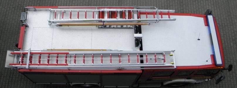 Feuerwehrtechnische Beladung Dach 4 Steckleiterteile; 3teilige Schiebleiter mit