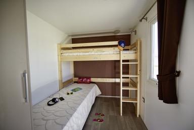 Bewegungseinschraenkung Maxicaravan 4 Betten 34 m2 + ueberdachte Terrasse 1 Doppelzimmer 1 Schlafzimmer