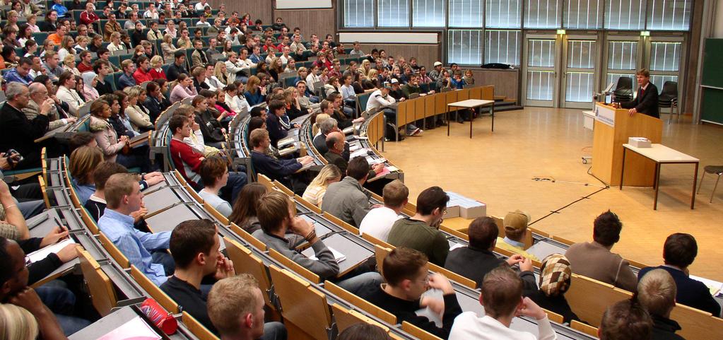 Bildung التعليم Paderborn hat eine große Universität.. توجد في بادربورن جامعة كبيرة Hier lernen über 20 Tausend junge Menschen.