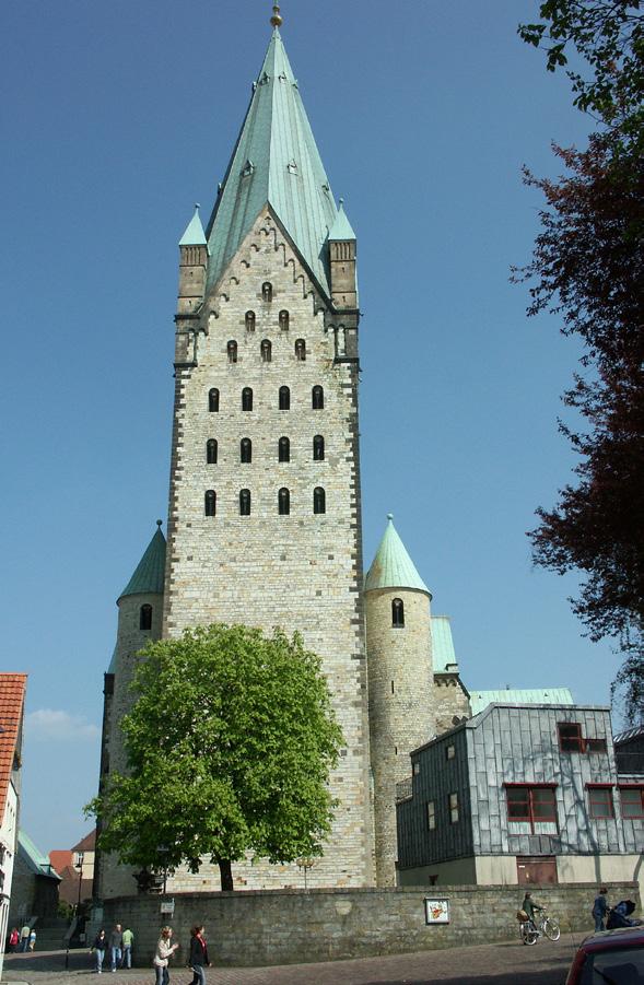 Wichtige Stellen und Häuser أهم األماكن والمباني Dom Mitten in Paderborn steht der Dom. Der Dom ist die größte Kirche in Paderborn. Der Dom hat einen 92 Meter hohen Turm.