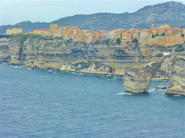 Montag, 22. September Unsere Zeit auf Korsika neigt sich langsam dem Ende zu. Wir fahren die 10 km an die Ostküste hinunter nach SOLENZARA.