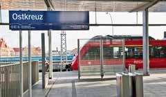Pendler sind dank des neuen Halts an Berlins wichtigstem Umsteigebahnhof Ostkreuz jetzt noch besser an das Berliner Nahverkehrsnetz mit Ring- und Stadtbahn angeschlossen.