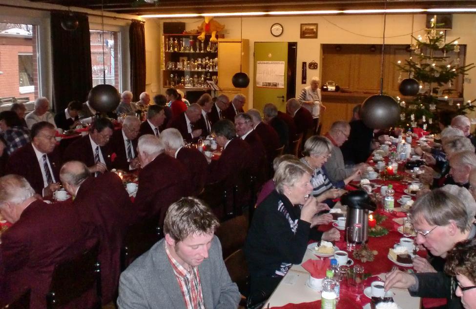 Seniorenweihnachtsfeier Macht hoch die Tür... Am 18. Dezember um 14 Uhr fand im Feuerwehrhaus die Weihnachtsfeier des Ortsrates für die Woltorfer Senioren statt.