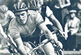 Zurückgeblättert... Radsport 27 Eine kurze, aber grosse Radkarriere Von Fabio Corba : Adolf Heeb ( Jahrgang 1940) war von 1958 bis 1964 aktiv und realisierte total 75 Siege als lizenzierter Rennfahrer.