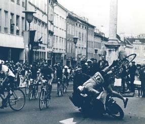 sport:zeit Adolf Heeb - Stationen einer Karriere Bei dieser schmerzhaften Kollision mit einem Polizei-Motorrad brach sich Adolf Heeb das Nasenbein.