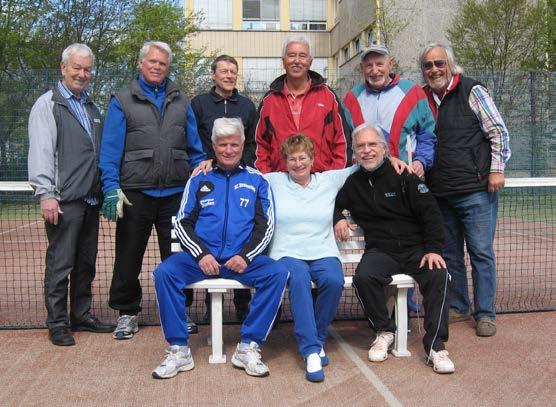 Die Bereitstellung der Tennisanlage am 22.4.2016 V.l.: Werner Tschuschke, Manfred Richter, Jörg-M.