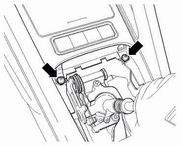 Fußraumverkleidung Fahrerseite demontieren: - die 3 Torxschrauben der Fußraumverkleidung lösen; - die Fußraumverkleidung entfernen.