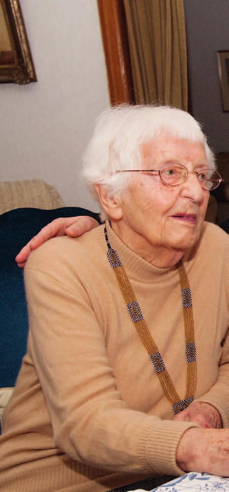 6 Ambulante Pflege Wenn Ludmila aus Graudenz nicht wäre... Polnische Haushaltshilfen betreuen deutsche Senioren Tilly Roggel ist 93 Jahre alt und das, was man eine rüstige Seniorin nennt.