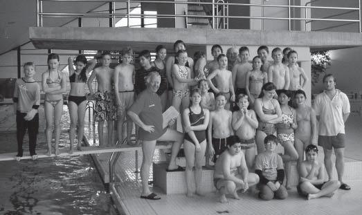 Sportliches aus der Schule Sportliches aus der Schule Schwimmen mit der Klasse 5a im Stadionbad mit O. Wloka Schwimmen Tauchen Retten: Bei uns geht keiner unter!