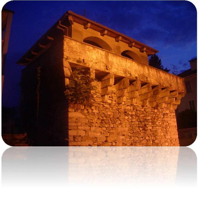 La Torretta Der Kleine Turm liegt auf den Überresten der fünfeckigen alten Mauer.