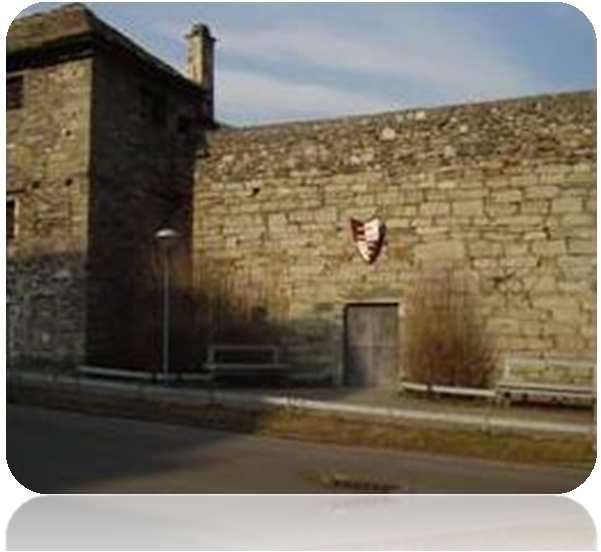 Heute kann man die Resten der Mauer noch in via Canuto und via Monte Grappa bewundern, wo ein mittelalterlicher Turm noch steht.