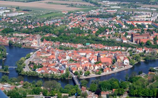 Die über 1000-jährige Stadt am Zusammenfluss von Havel und Elbe hat eine große Vergangenheit als Bischofssitz. Davon kündet bis heute der Dom St. Marien aus dem 12.